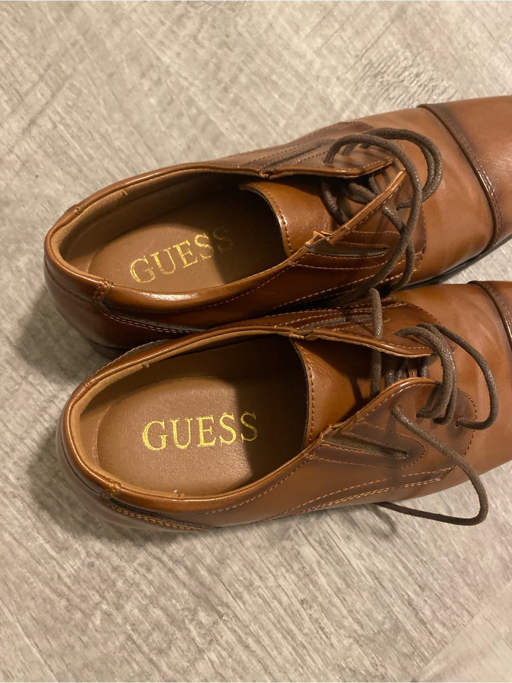 GUESS Men’s Tan/Brown Leather Oxford Lace-Up Dress Shoes